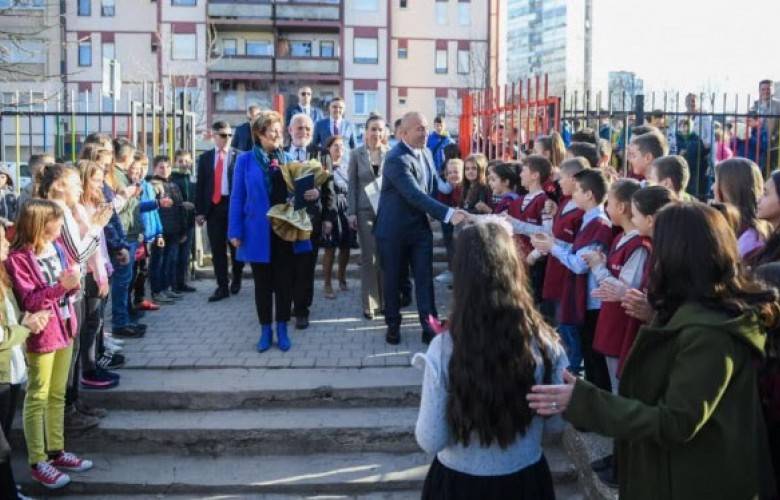 Haradinaj’dan Öğretmenlere Kutlama