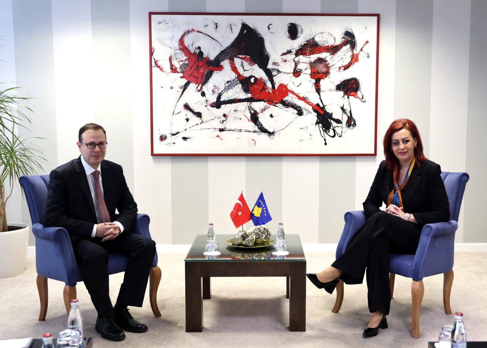Başbakan Yardımcısı Rexhepi, Türkiye Büyükelçisi Angılı’yı Kabul Etti