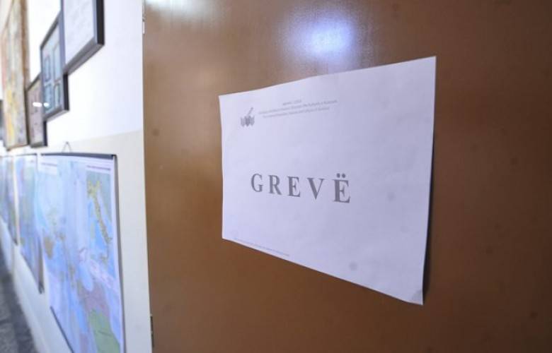 Sendika Derslerin Telafisi Baskısı İçin de Gerekirse Grev Yapacak
