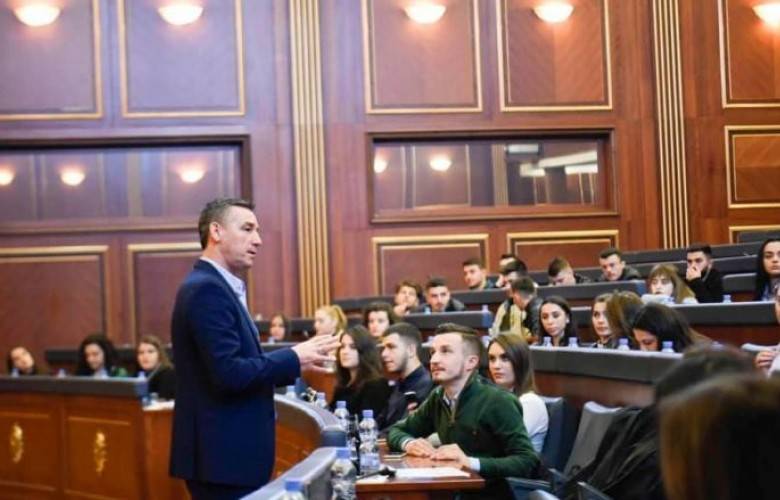 Gençler Ülkenin Sorumluluğunu Daha Fazla Üstlenmelidirler
