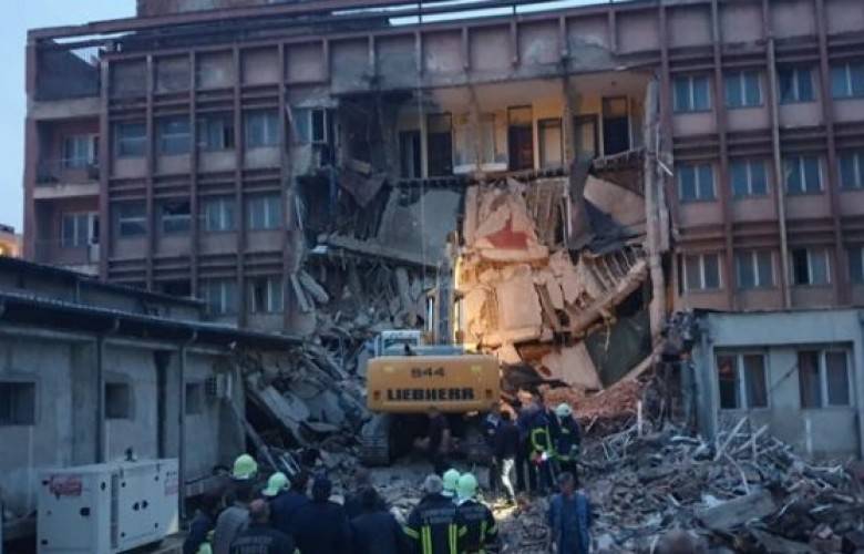 “Adriyatik” Oteli Yıkıntılarından Bir Ceset Çıkarıldı