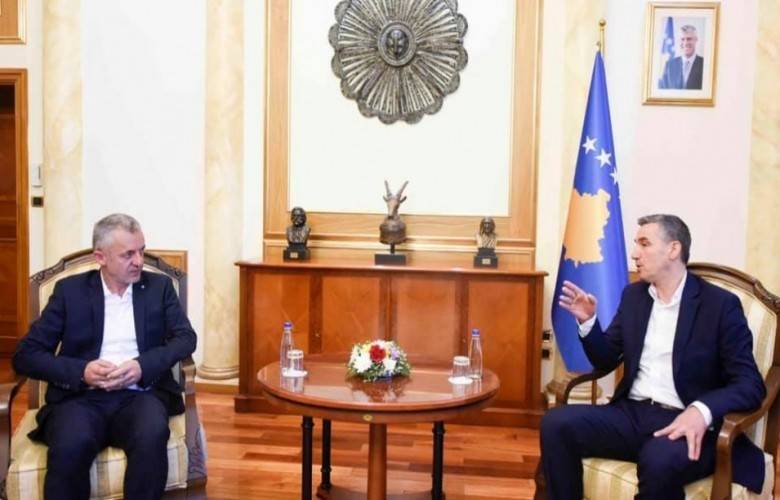 Veseli, Hümanist Kastrati’yi Takdir Etti