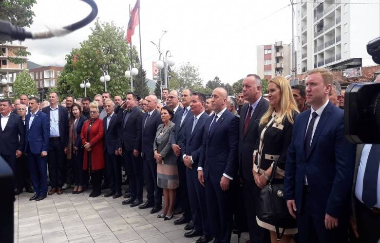 Haradinaj Saygı Duruşunda Bulundu