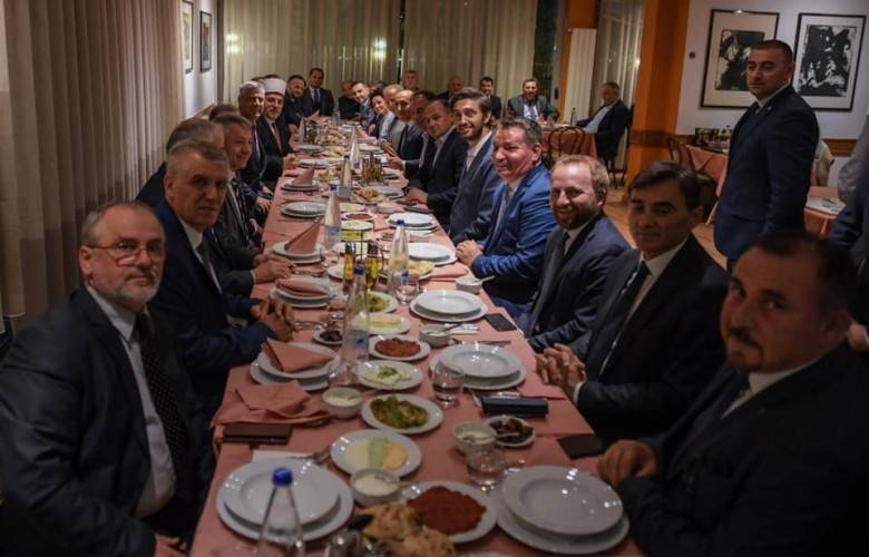 Haradinaj, İslam Birliği Üyelerine İftar Verdi