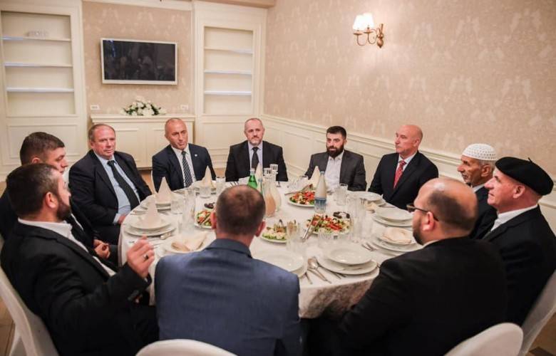 Haradinaj İpek’te İmamlara İftar Verdi