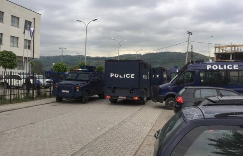 Operasyonda 3 Polis Yaralandı, 30 Kişi Tutuklandı
