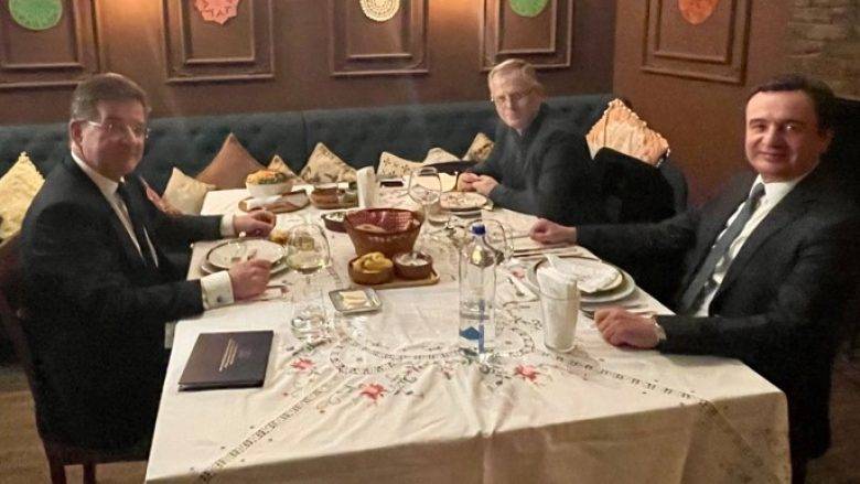 Lajçak Pazartesi Günü Priştine'de Kurti ve Bislimi ile Çalışma Yemeğinde