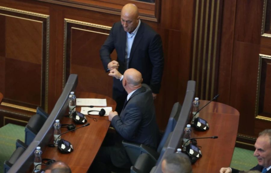 Adem Hoxha, AAK Parlamento Grubu’na Katıldı 