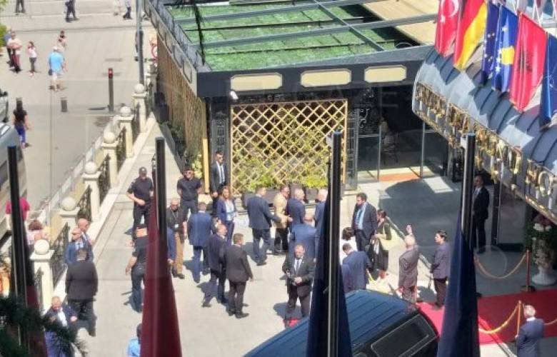 Ilir Meta  Priştine’de