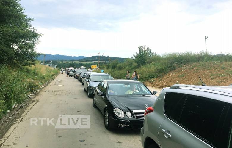 Sınırlarda Hala Kuyruklar