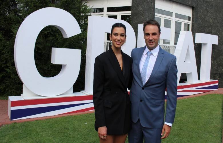 Dua Lipa Kosova ve İngiltere’nin Gururu