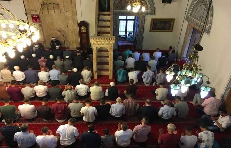 Bayramın Merkezi Töreni Priştine ‘Fatih Sultan Mehmet Camii’de Yapıldı