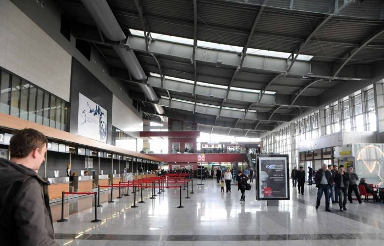 Priştine Havalimanı Çalışanları Bir Saatlik Grev Düzenleyecek