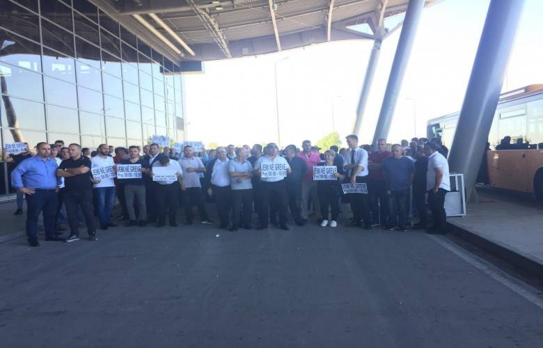 Havalimanında 300 Valiz X Ray Taramasından Geçmedi