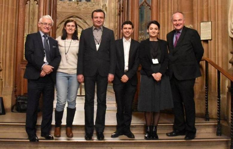 Kurti Londra Ziyaretinde