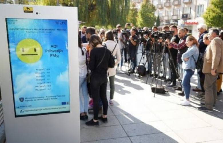 Priştine’da Hava Kalitesini Gösteren Monitörler Kuruldu