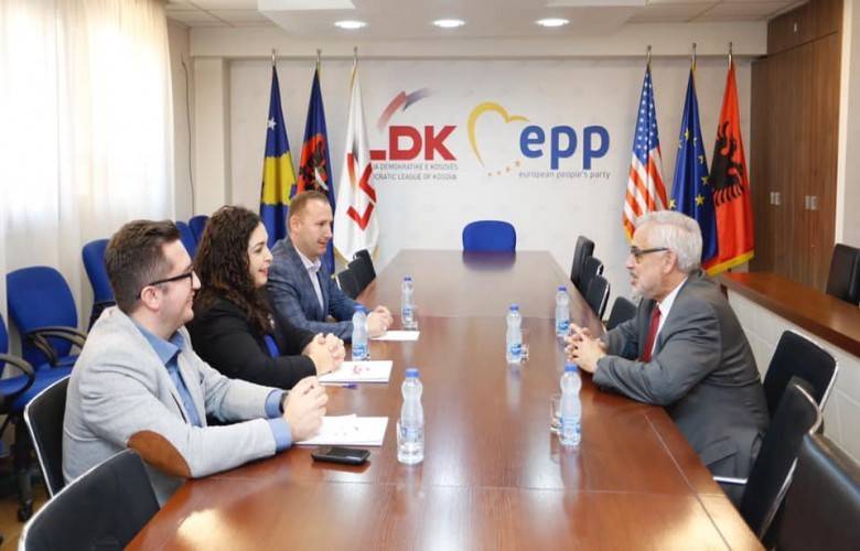Osmani, VV ile Müzakerelerden İsviçre Büyükelçisi’ni Bilgilendirdi