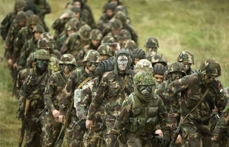 Macaristan Başkanı Askerleriyle Birlikte Kosova’ya Geldi