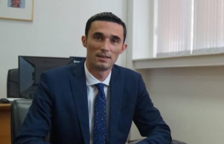 Bakan’dan Gazeteciye Yumruk