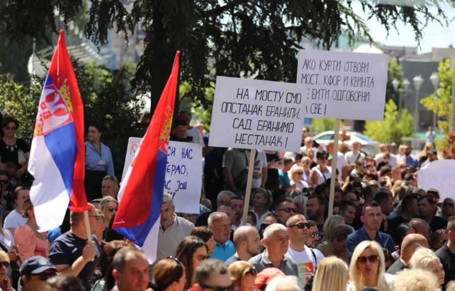 İbre Köprüsünde Sırpların Protestosu Sakin Sona Erdi