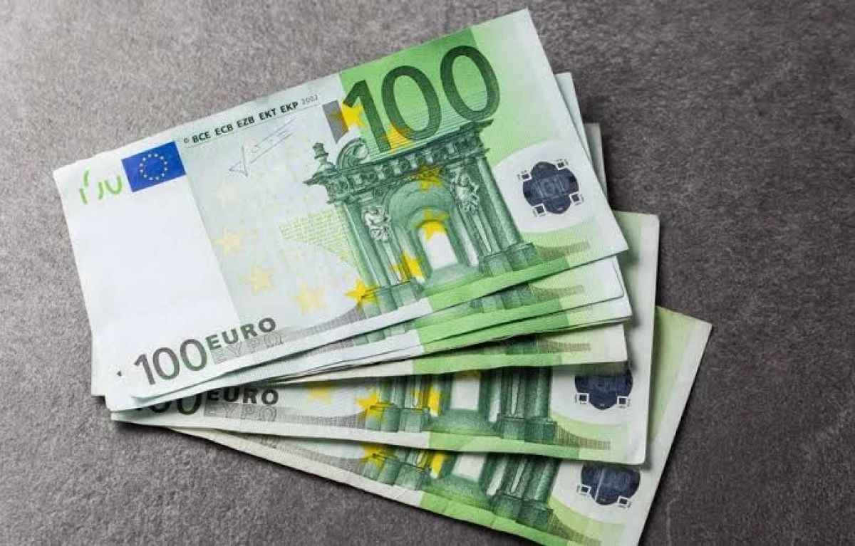 Öğrencilere 100 Euro'luk Destek Ödemeleri Yapıldı