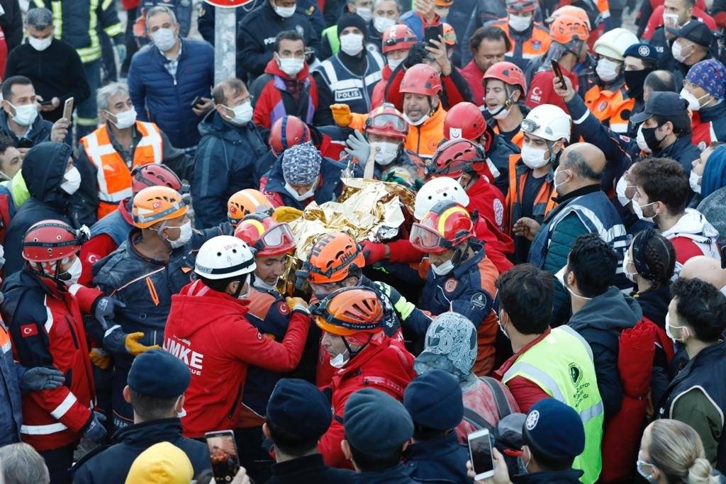 İzmir’de 65 saat sonra gelen mucize: Elif bebek sağ çıktı…
