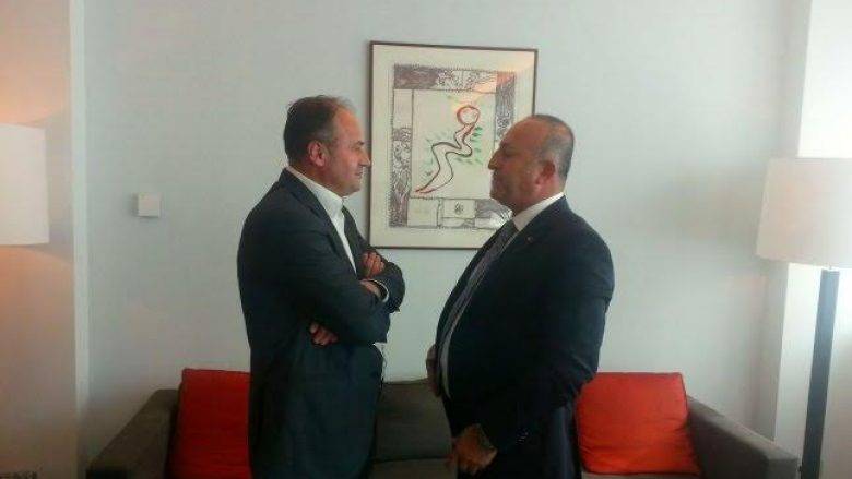 Mevlüt Çavuşoğlu'ndan Hoxhaj'a Kutlama
