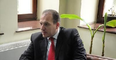 Fikrim Damka: Kosovalı Türkler Ehliyet Sınavına Türkçe Girebilecekler