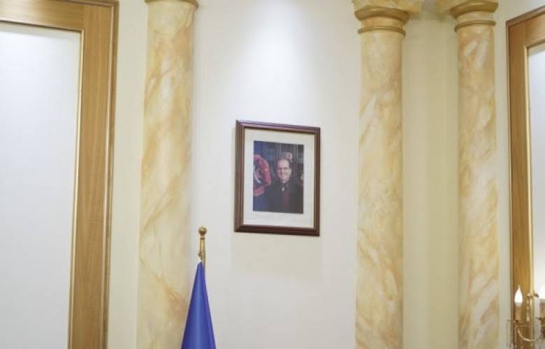 Osmani, Ofisinde Thaçi Yerine Rugova’nın Fotografını Koydu