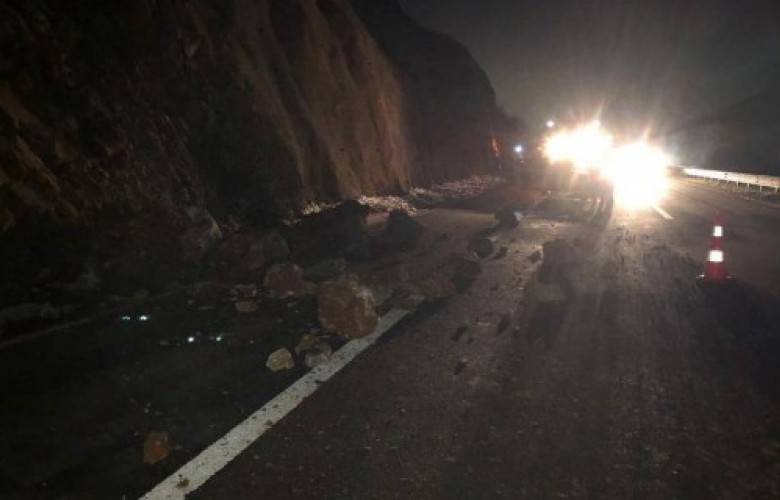 “Ibrahim Rugova” Karayolunda Toprak Kayması