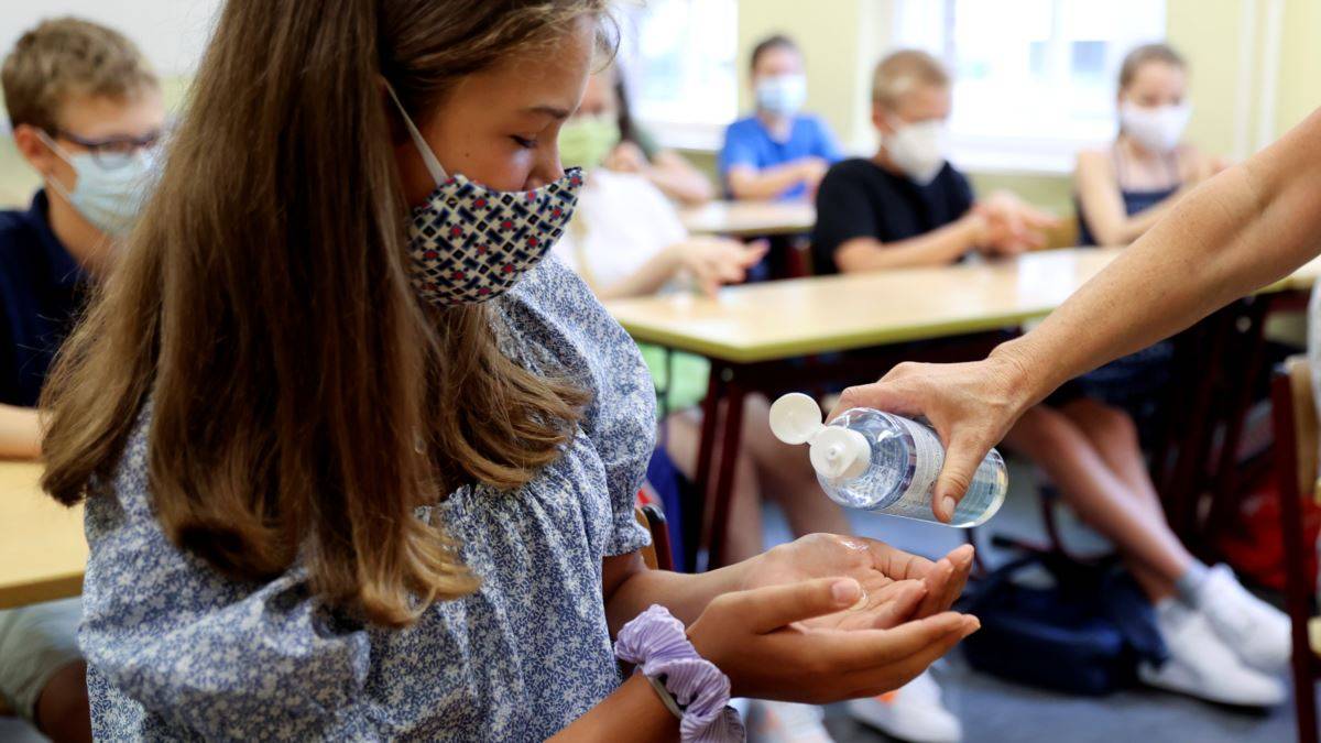 41 Öğretmen ve 13 Öğrenciye Virüs Bulaştı
