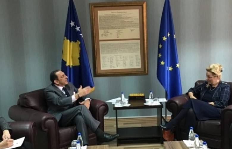 Reka,  Apostolova’yı Kabul Etti