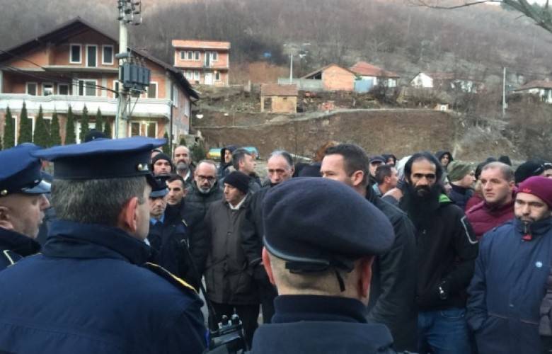 Yol Açıldı,  Protesto Maden Ocağı Önünde Devam Ediyor