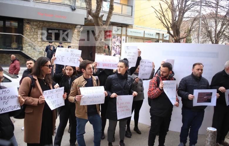 Priştine’de Avukat Tomë Gashi  Protesto Edildi