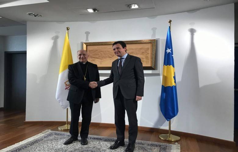 Kurti, Vatikan Temsilcisini Kabul Etti