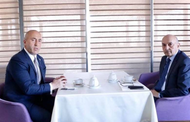 AAK Hükümetin Düşürülmesi için Güvenoyu Destekliyor