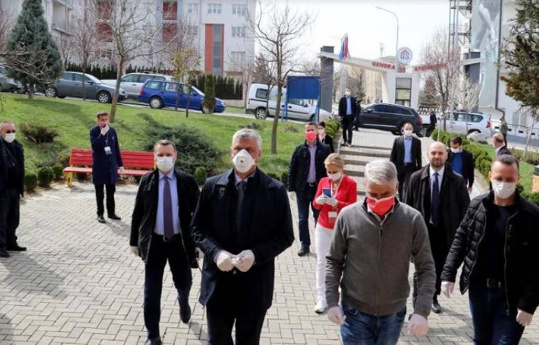 Thaçi, Öğrenci Merkezi’ni Ziyaret Etti