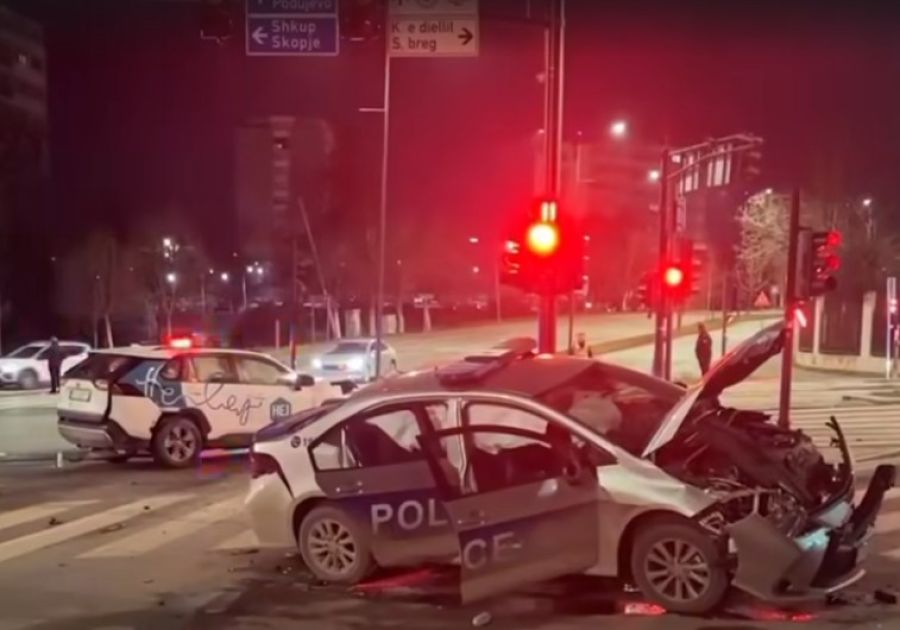 Priştine’de Polis Aracı ile Taksi Çarpıştı: 4 Yaralı