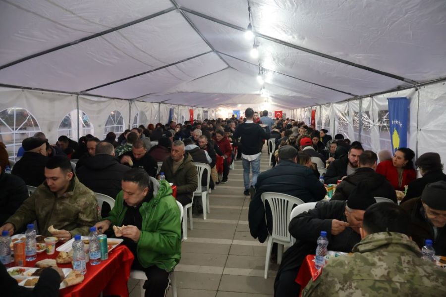 Türk Askeri Priştine’de İftar Verdi
