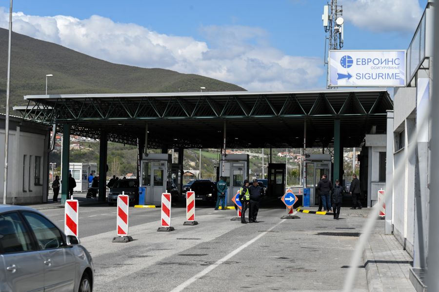 Sırbistan ile Sınır Kapılarında Kamyon Trafiği Durduruluyor