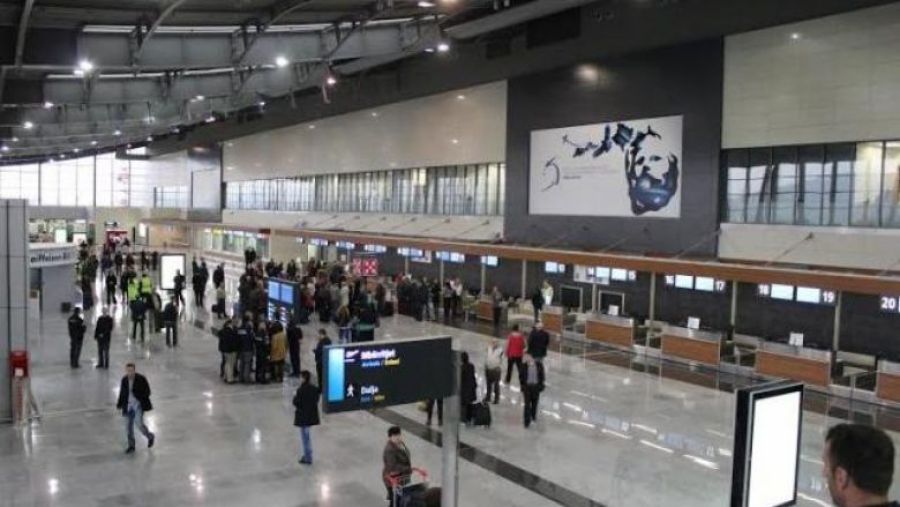 Priştine Havalimanı’nda Bir Kişi Bıçakla Yakalandı