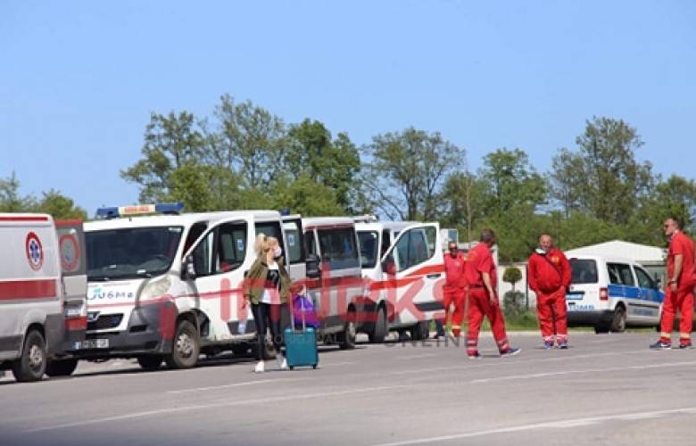 Sırbistan’dan 100 Kadar Sağlık Personeli Kosova’ya Geldi