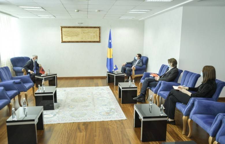 Kurti, Arnavutluk Büyükelçisi Minxhozi’yi Kabul Etti