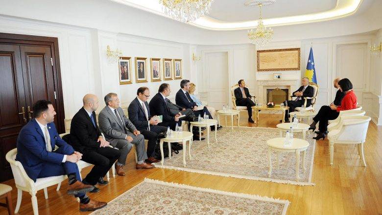 Thaçi'den  Bölge İktisat Odalarının İşbirliğine Destek