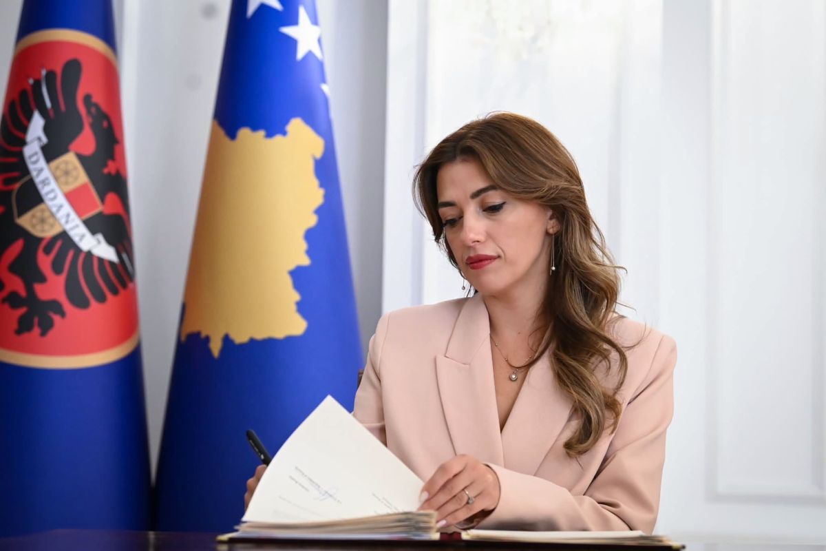 Haxhiu, UÇK'nın Eski Yöneticilerinin Ailelerini Cumhurbaşkanlığına Davet Etti
