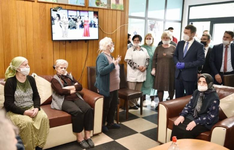 Reçica,  Emekli Maaşlarını Artırmayı Vaad Etti
