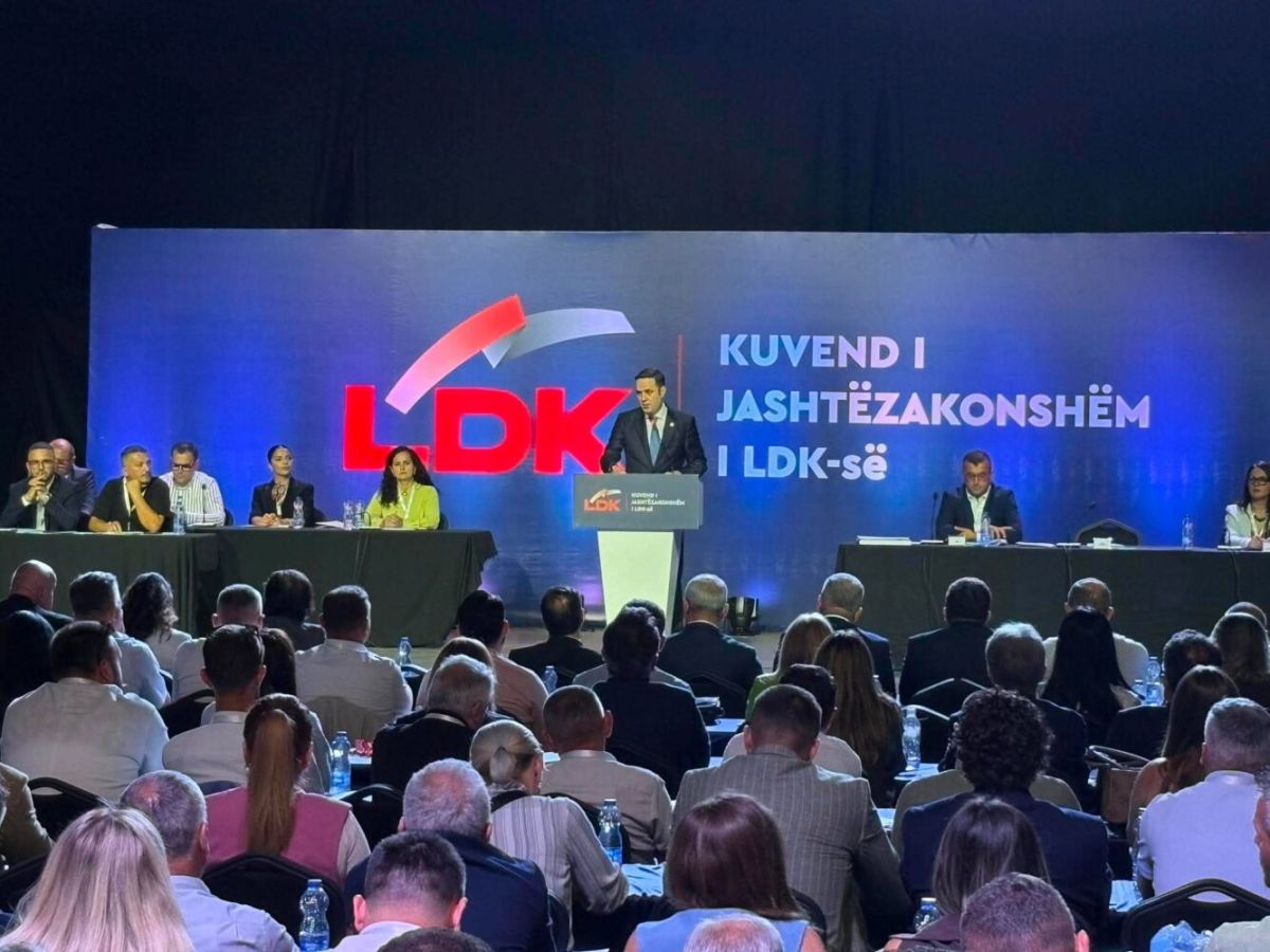 Delegelere "Lumir Abdixhiku Görevden Alınsın mı?" Sorusu Yöneltildi