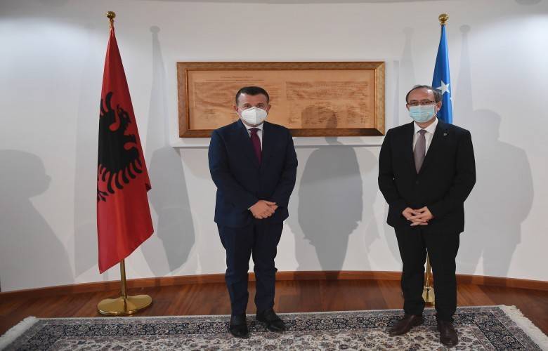 Hoti, Arnavutluk Sosyalist Partisi Yüksek Yetkilisini Kabul Etti