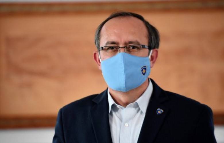 Hoti Vatandaşlardan Maske Takmalarını İstiyor