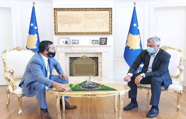 Thaçi, Çocuk Savaş Kurbanları için Dikilecek Anıt Projesinden Bilgilendirildi